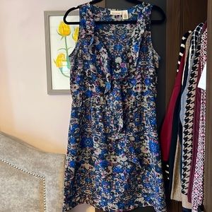 In like new condition very pretty floral dress